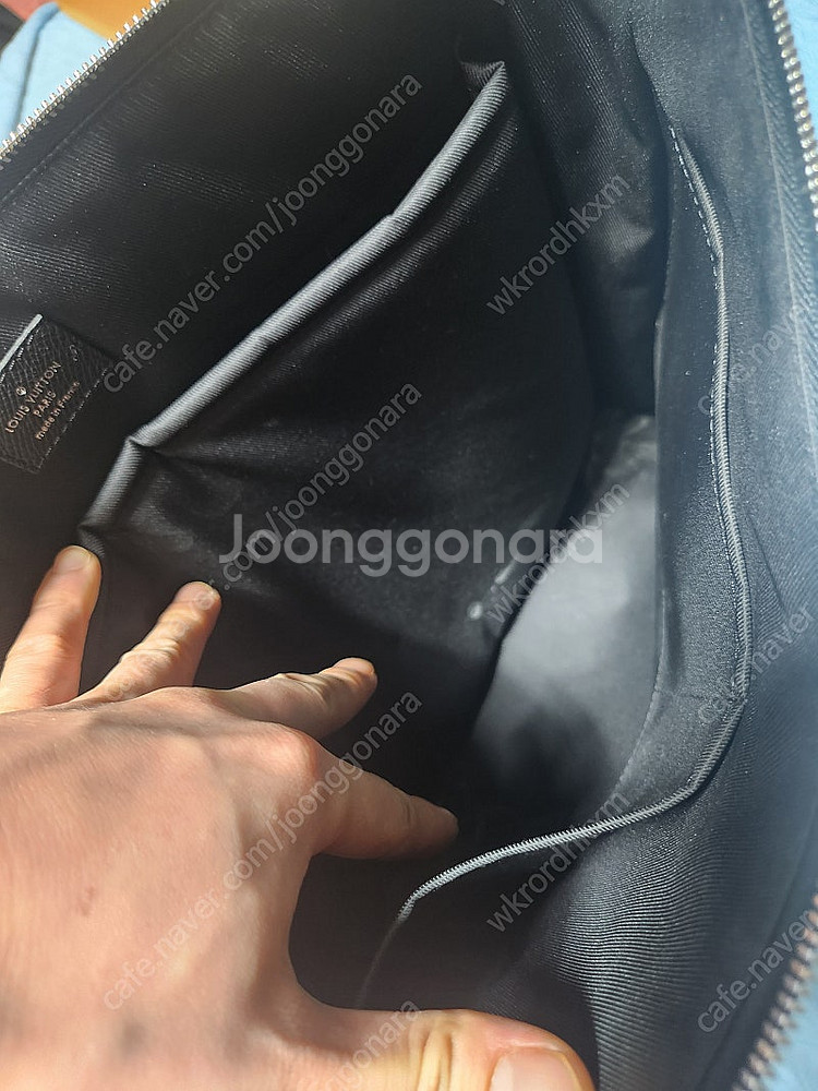 정품 루이비통 타이가 버티컬 토트백--3