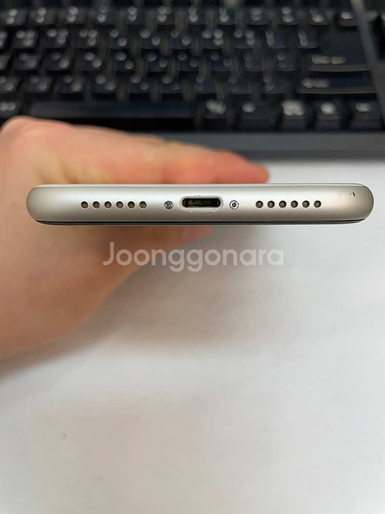 아이폰11 화이트 128GB 상태좋은 중고28만 팝니다--6