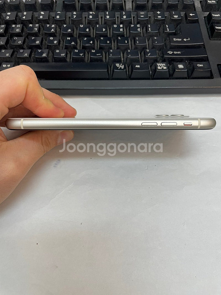 아이폰11 화이트 128GB 상태좋은 중고28만 팝니다--7