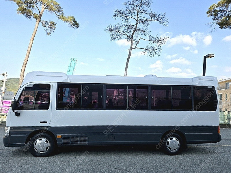 13년식 뉴카운티 롱바디 25인승 차량 (캠핑카 제작 가능) 중고차량 판매 전액할부가능! 이미지