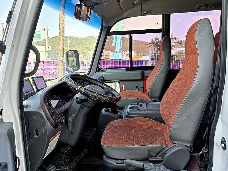 13년식 뉴카운티 롱바디 25인승 차량 (캠핑카 제작 가능) 중고차량 판매 전액할부가능! 이미지