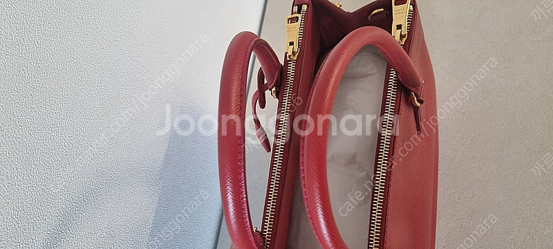 프라다 갤러리아 사피아노 미디움 레드--3