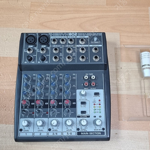 BEHRINGER XENYX 802 믹서