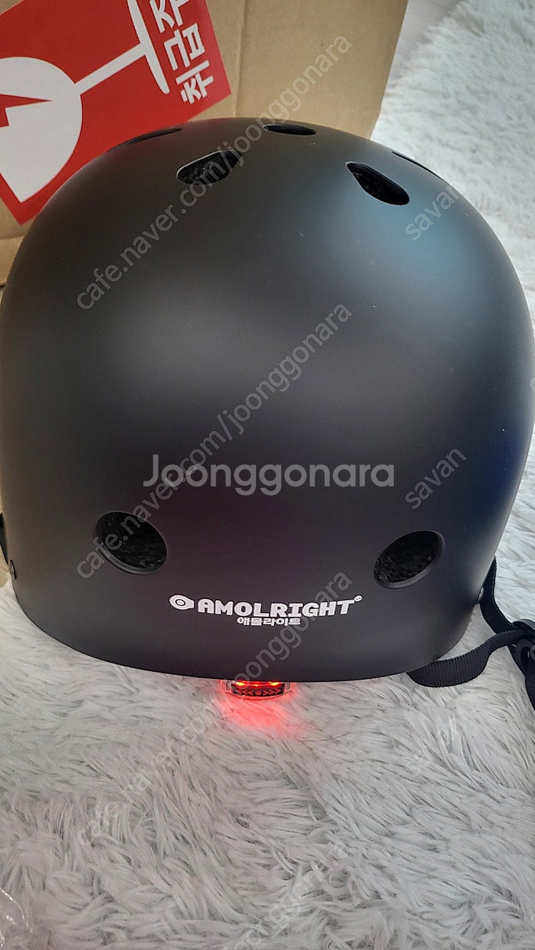 애몰라이트 자전거(킥보드) 헬멧 4개 판매합니다 (후미등3가지기능)--1
