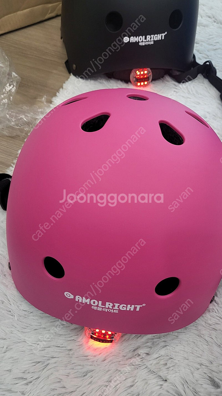 애몰라이트 자전거(킥보드) 헬멧 4개 판매합니다 (후미등3가지기능)--3