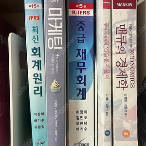 마케팅(4판)(양장본 Hard cover), 맨큐의 경제학+연습문제 풀이, 최신 회계원리(15판), 중급 재무회계(5판)