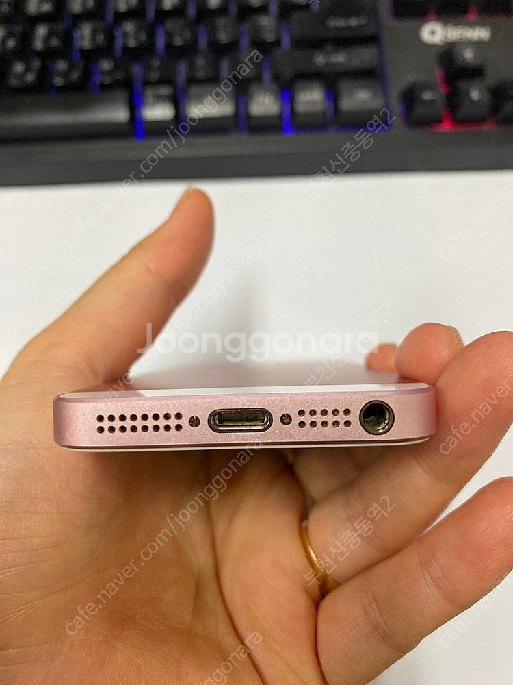 198677 아이폰SE 로즈골드 SS급 64GB 배터리...--6
