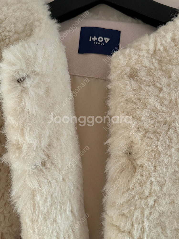 아이토브 페이크퍼 자켓 아이보리--1