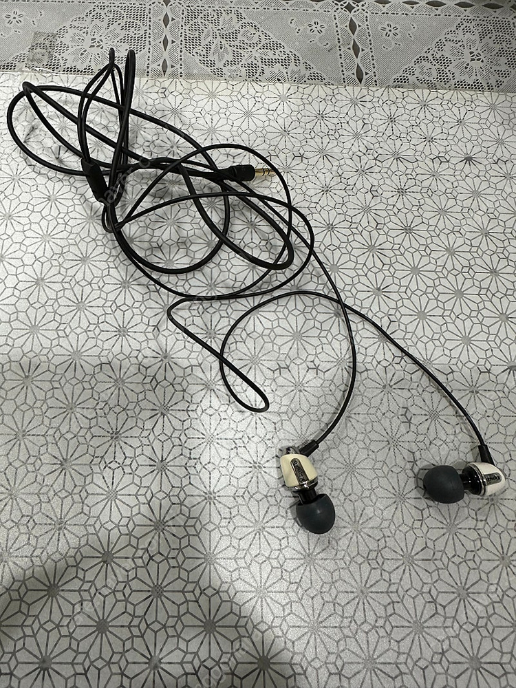 클립쉬 S4i 화이트 리와이어 선갈이 했습니다. 택포 15000원에 팝니다. 이미지