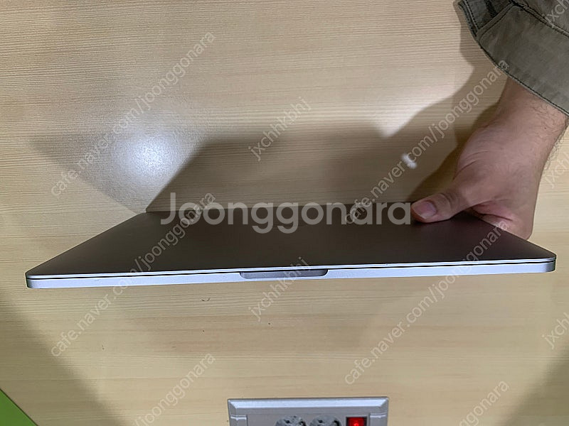 맥북 프로 2019 터치바 256GB--1