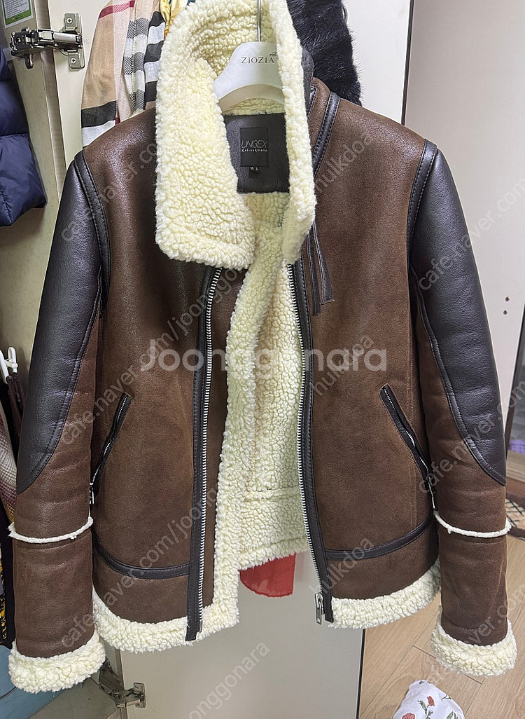 카이아크먄 김우빈 무스탕 라지--0