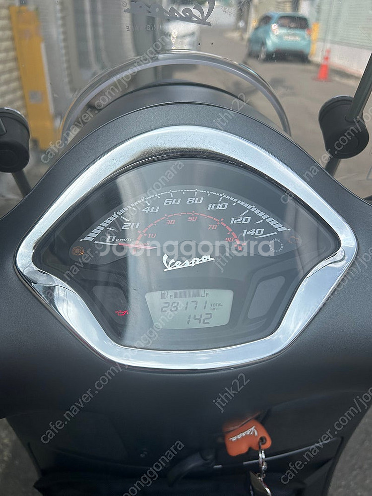 베스파 300ccGTS 슈퍼스포츠 그레이무광 17년식--8