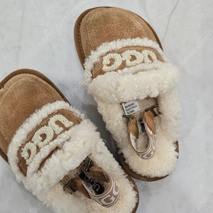 어그키즈 OZWEAR UGG 오즈웨어 키즈 2WAY 바이올렛 시어링 슬리퍼( 스트랩 탈부착 ) 11/12사이즈