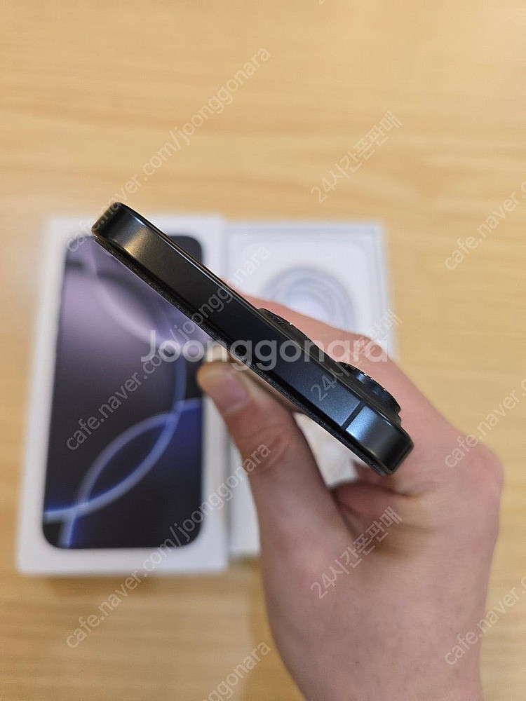 아이폰16프로맥스블랙티타늄256gb 자급제폰판매합니다--3