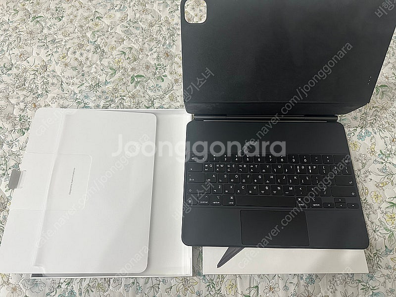 매직키보드 (12.9 프로 용) 블랙 2세대 SS급 풀박 팝니다.--0