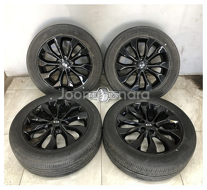더뉴쏘렌토 19인치 블랙 중고 휠타이어 235/55R1...--0