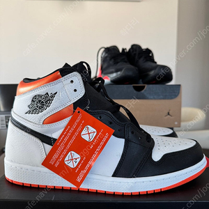 새상품) 에어 조던1 레트로 하이 OG. Jordan 1 Retro High OG Electro Orange