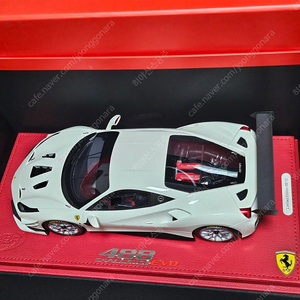 Ferrari 488 / 1:18