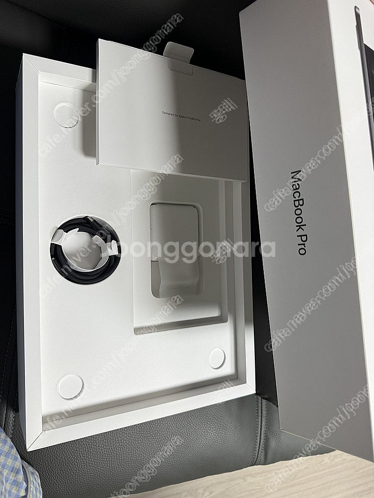 맥북 프로 M3 14인치 18gb 1테라 팝니다.--4