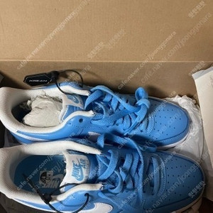 나이키 에어포스1 07로우 유니버시티블루 260