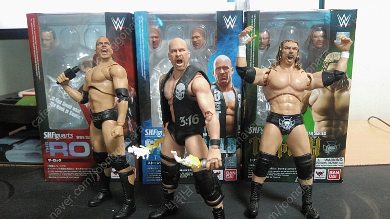SHF WWE 트리플H 오스틴 더락 DC collectibles 배트맨 7인치 2체