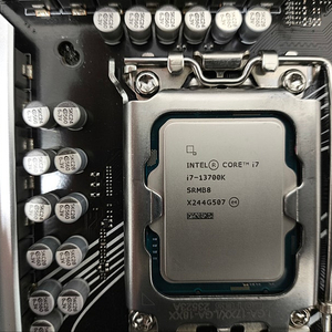 인텔 i7-13700K CPU + ASUS Z790-P-CSM 보드 판매합니다.