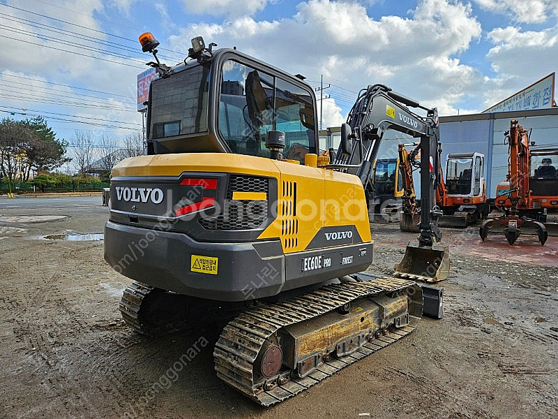 볼보 EC60E 2021년식 회전라인 02 중고굴삭기--2