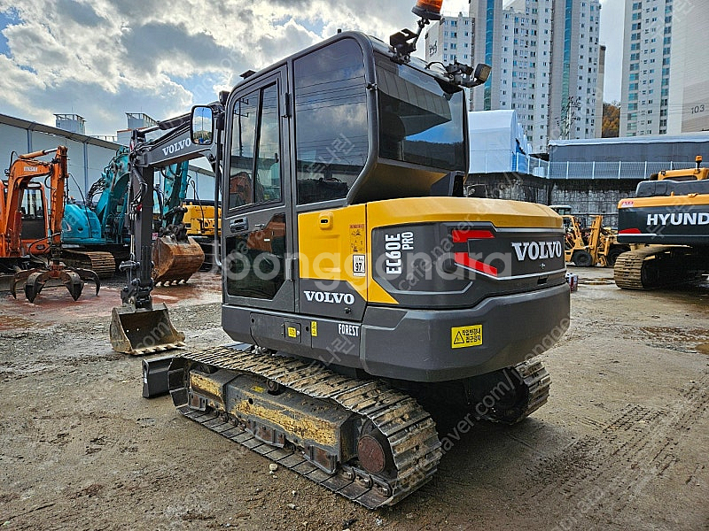 볼보 EC60E 2021년식 회전라인 02 중고굴삭기--4