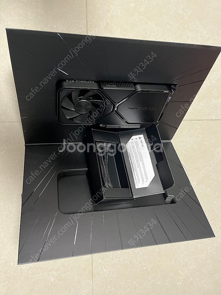 GeForce RTX 4070 SUPER--1