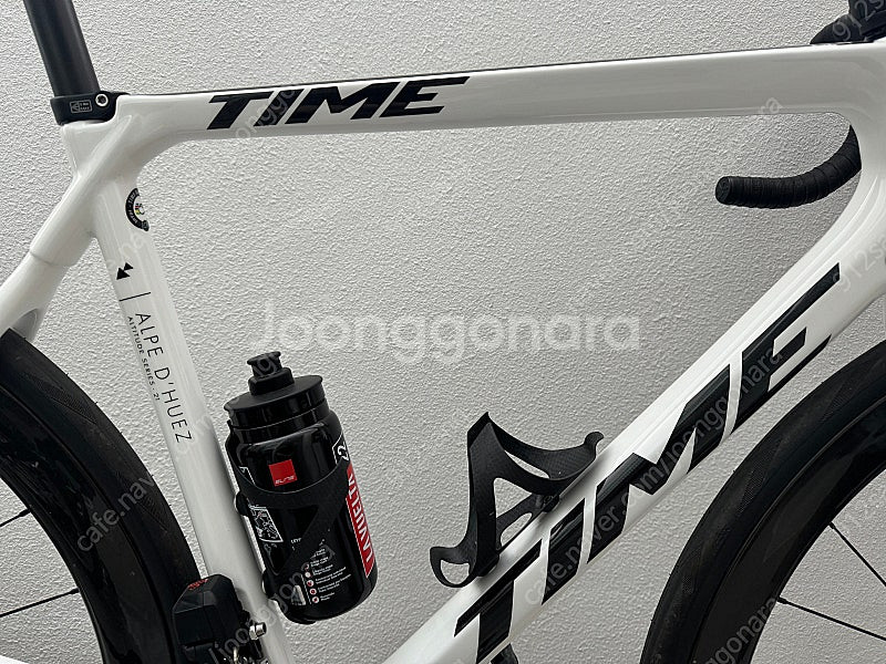 타임 알프듀에즈21 화이트 M 105di2 새상품급 대...--5