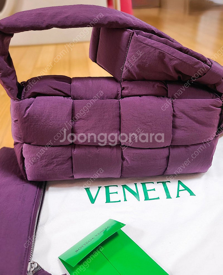 보테가베네타 카세트 패딩백 귀한 와인칼라!!!--4