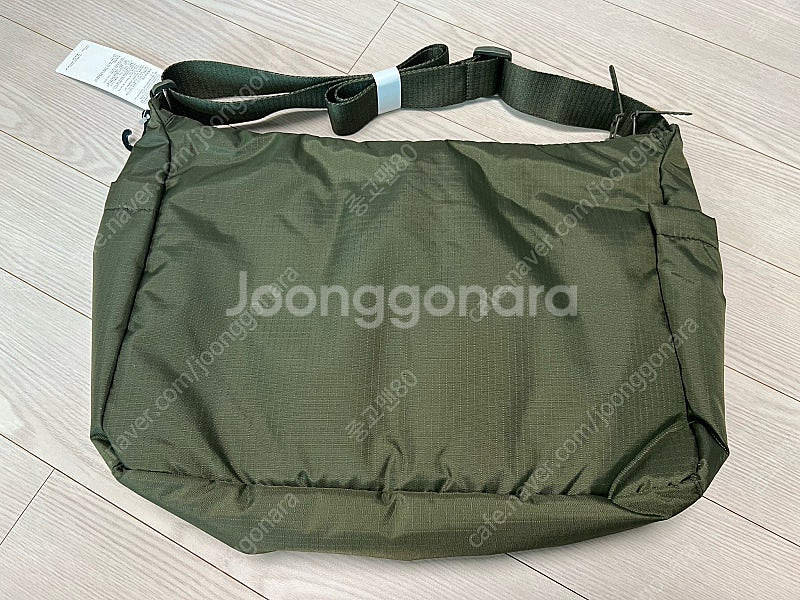유니클로 멀티포켓숄더백 올리브 새상품 택포--2