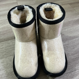 UGG 어그 클리어 부츠 (AUS 8-10)