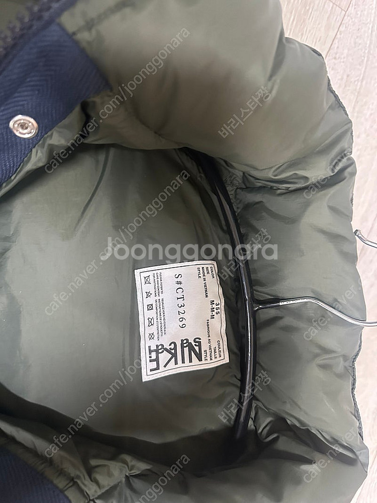 나이키 사카이패딩 해외판 m사이즈 팝니다--3