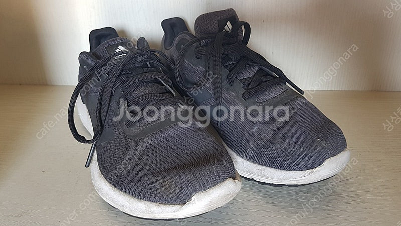 무료택배ㅡ 아디다스 운동화 240--1