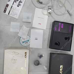 CVJ 어쎄신 실버 이어폰 판매합니다.