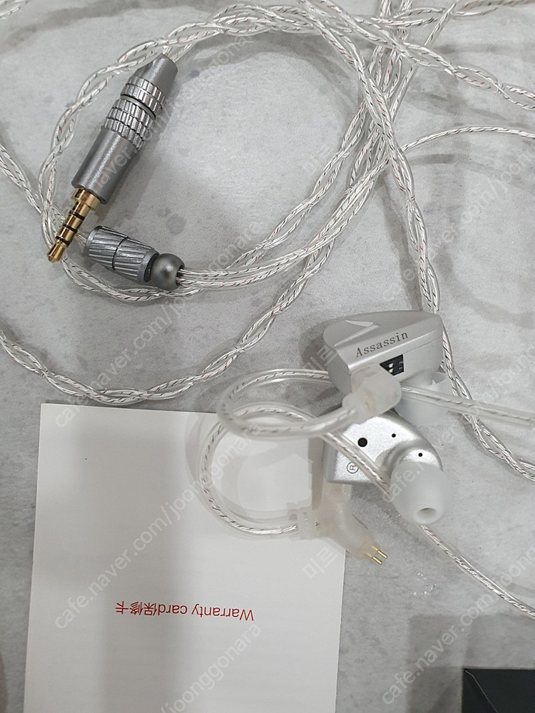 CVJ 어쎄신 실버 이어폰 판매합니다.--1