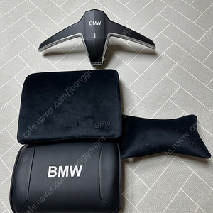 BMW 옷걸이와 쿠션 팝니다.