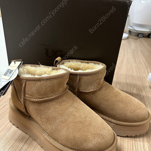 (새상품)UGG 오즈웨어 플랫폼 울트라 미니 어그부츠 3.5CM