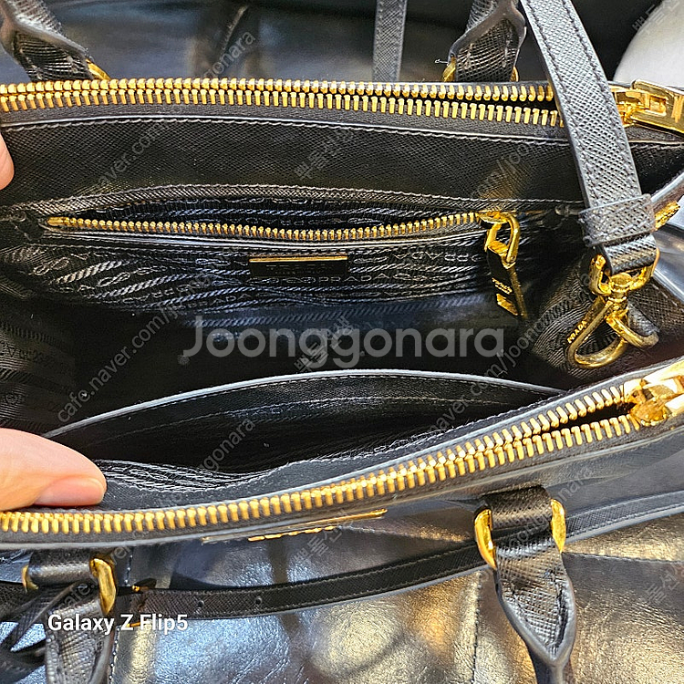 정품 프라다 사피아노 스몰 팝니다~--4