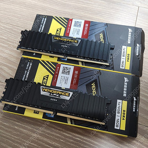 커세어 벤전스 LPX DDR4 PC4-3200 16GB 2개 판매합니다. (corsair vengence)