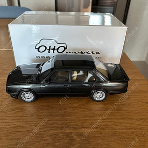 1:18 / 오또모빌 / BMW e28 M5