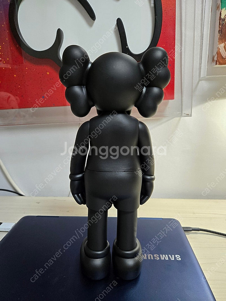 카우스 KAWS 컴패니언 블랙 피규어--1