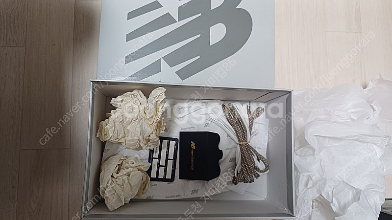 뉴발란스990V4 X KITH 문락 270사이즈.팝니다--5