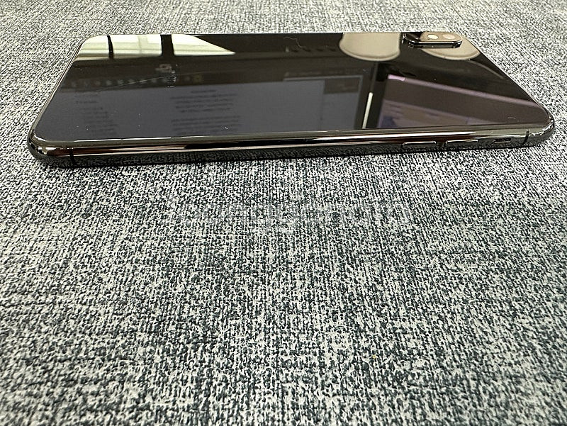 (A급)아이폰XS MAX 256G 블랙 깨끗한 단말기 30만원 판매해요--4