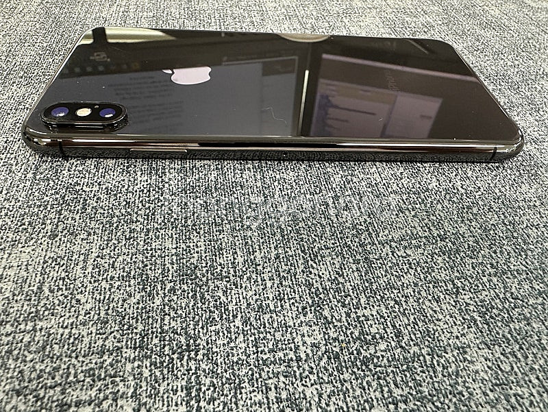(A급)아이폰XS MAX 256G 블랙 깨끗한 단말기 30만원 판매해요--6