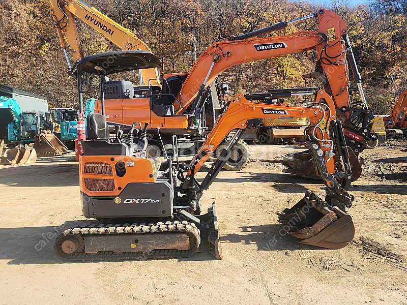 중고굴삭기 신차급 두산 DX17 23년식 127시간 가...--1