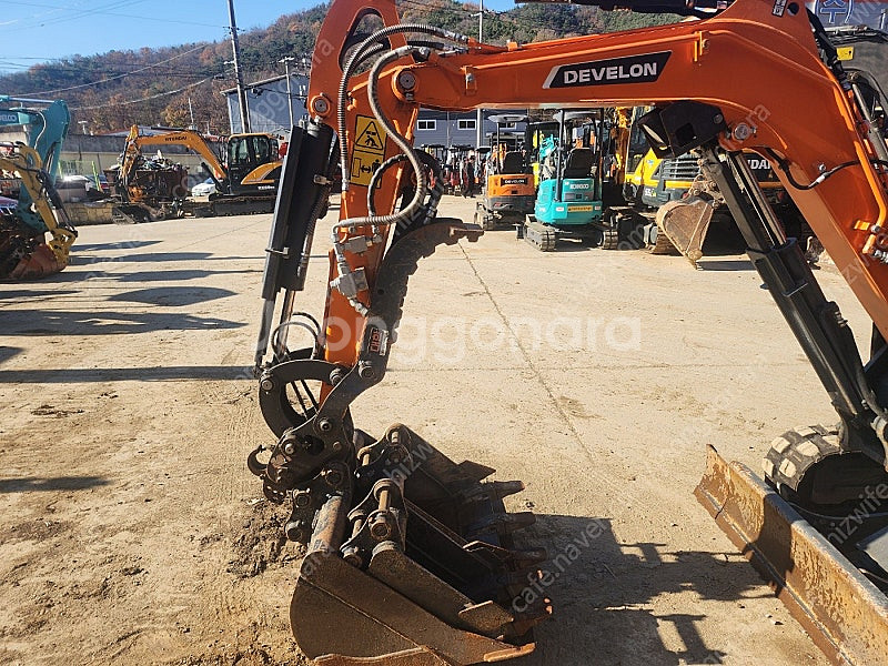 중고굴삭기 신차급 두산 DX17 23년식 127시간 가...--6