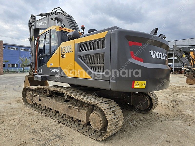 볼보 EC300E 2020년식 가동8천 10 궤도형 중고굴삭기--4