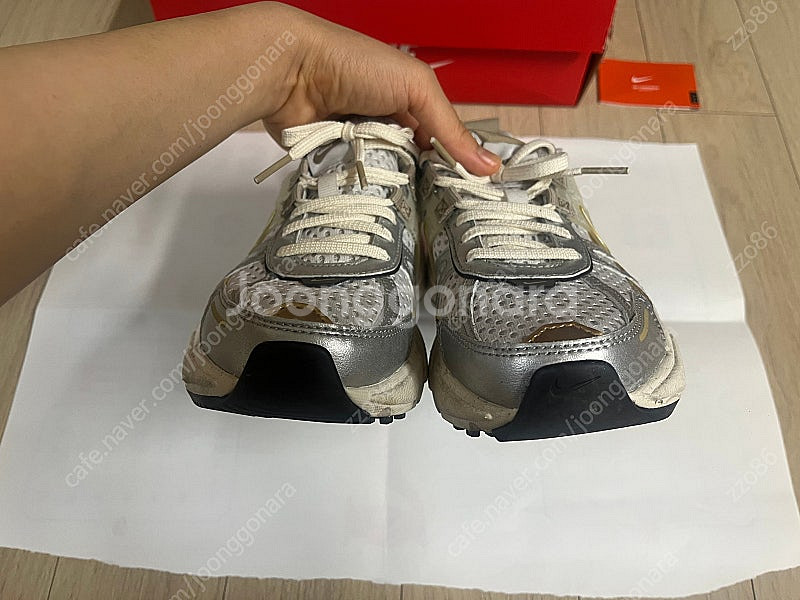 나이키 V2K 런 화이트 메탈릭 HJ7245-100(2...--2